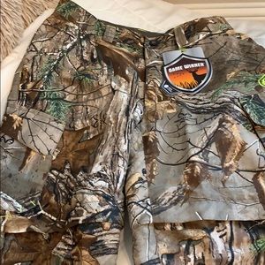 Game winner camo pants never worn!